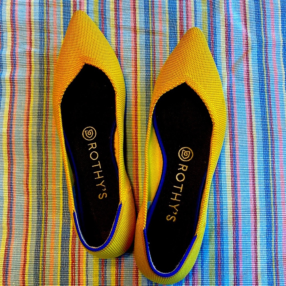 7.5 mustard yellow, Rothy’s The Point. Machine washable.